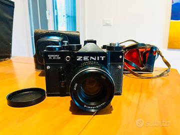 Macchina fotografica zenit TTL