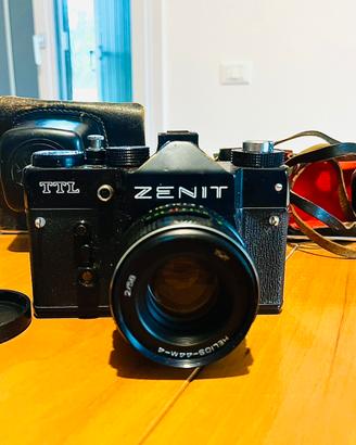 Macchina fotografica zenit TTL