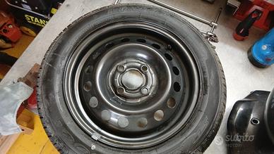 Ruota Dunlop 165/60 R14 con cerchio in acciaio
