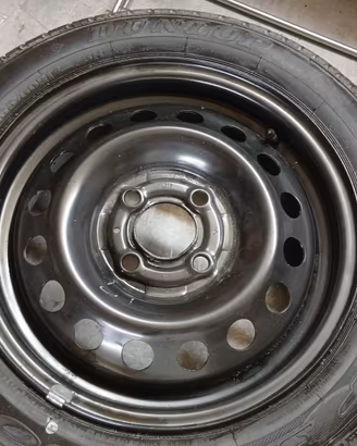 Ruota Dunlop 165/60 R14 con cerchio in acciaio
