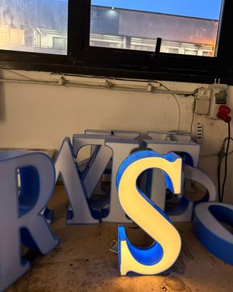 Insegne luminose 3D vintage - lettere LED indus…