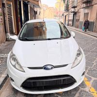 Ford fiesta 1.4 gpl titanium