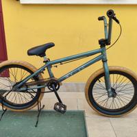 BMX bambino con ruote da 18