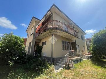 CASA SEMINDIPENDENTE A SARZANA