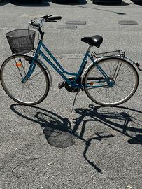 Bicicletta da città / City Bike donna con cestino