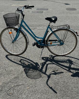 Bicicletta da città / City Bike donna con cestino