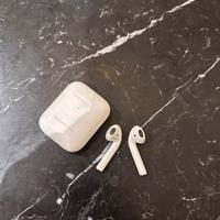 Apple AirPods 2 con Custodia di Ricarica Wireless