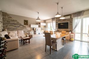 TRILOCALE RISTRUTTURATO CON BOX