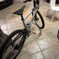 Bicicletta mtb cannondale jekyll