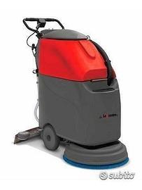 Lavapavimenti industriale uomo a terra