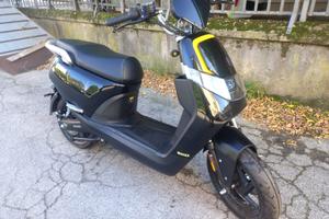 WHIZZ SCOOTER ELETTRICO 50cc MOTRON