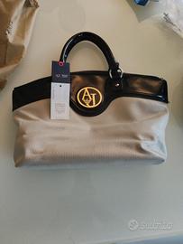 Borsa Armani Jeans con codice autenticità 