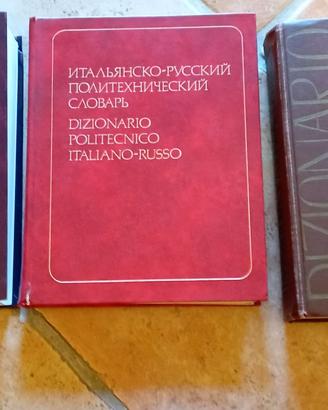 Vari dizionari italiano-russo, tecnici.