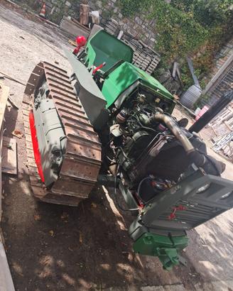 Trattore agricolo cingolato