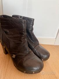 Stivaletto pelle tacco legno e borchie