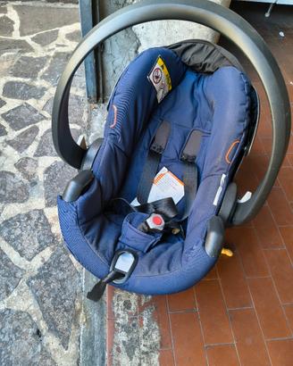 seggiolino auto Ovetto Stokke izi go per neonati