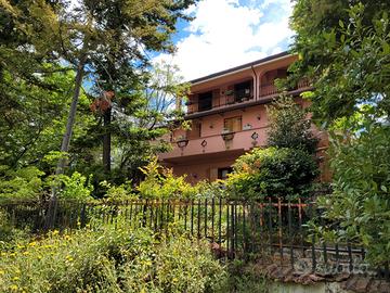 Nel verde,vicina ai centri commerciali 5 min a pie