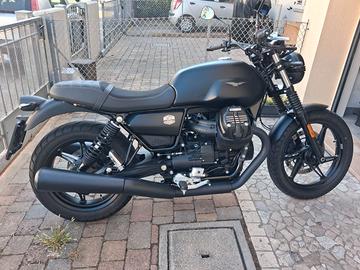Moto Guzzi V7 Stone