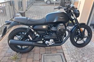 Moto Guzzi V7 Stone