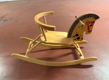Cavalluccio a dondolo in legno