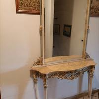 Titolo: Elegante consolle specchiera in stile