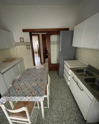 CUCINA INTERA (mobili, cassettiere, fornelli, …)