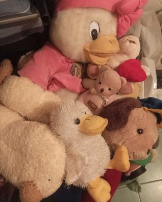 Stock di tanti peluche grandi e piccoli buono stat