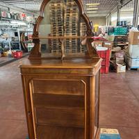 Comodino alto con specchiera