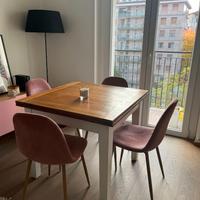 Tavolo in legno effetto invecchiato e 4 sedie