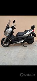 Scooter XMax 300 argento