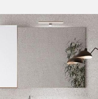 Specchio nuovo da bagno con mobile