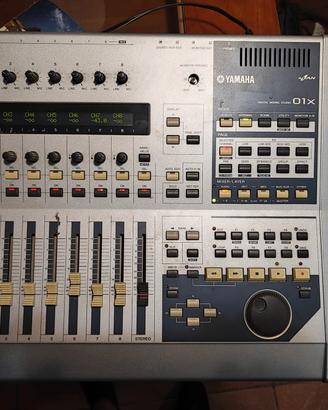 mixer yamaha 01X 