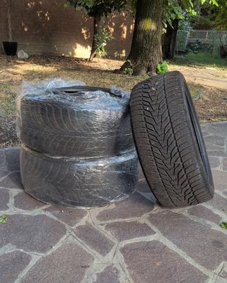 Set 3 Gomme invernali 225/40 R19 93V