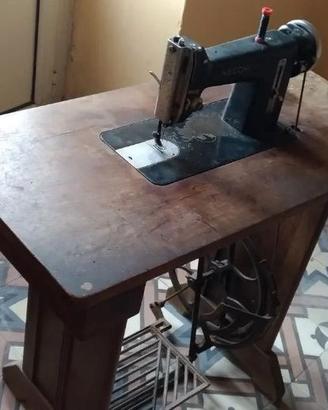 Macchina da cucire Necchi