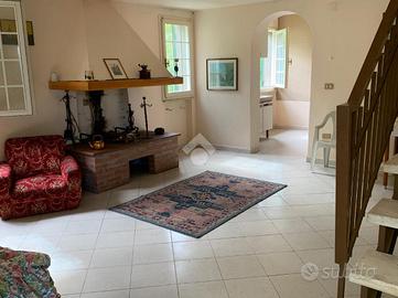 CASA SEMINDIPENDENTE A SOGLIANO AL RUBICONE