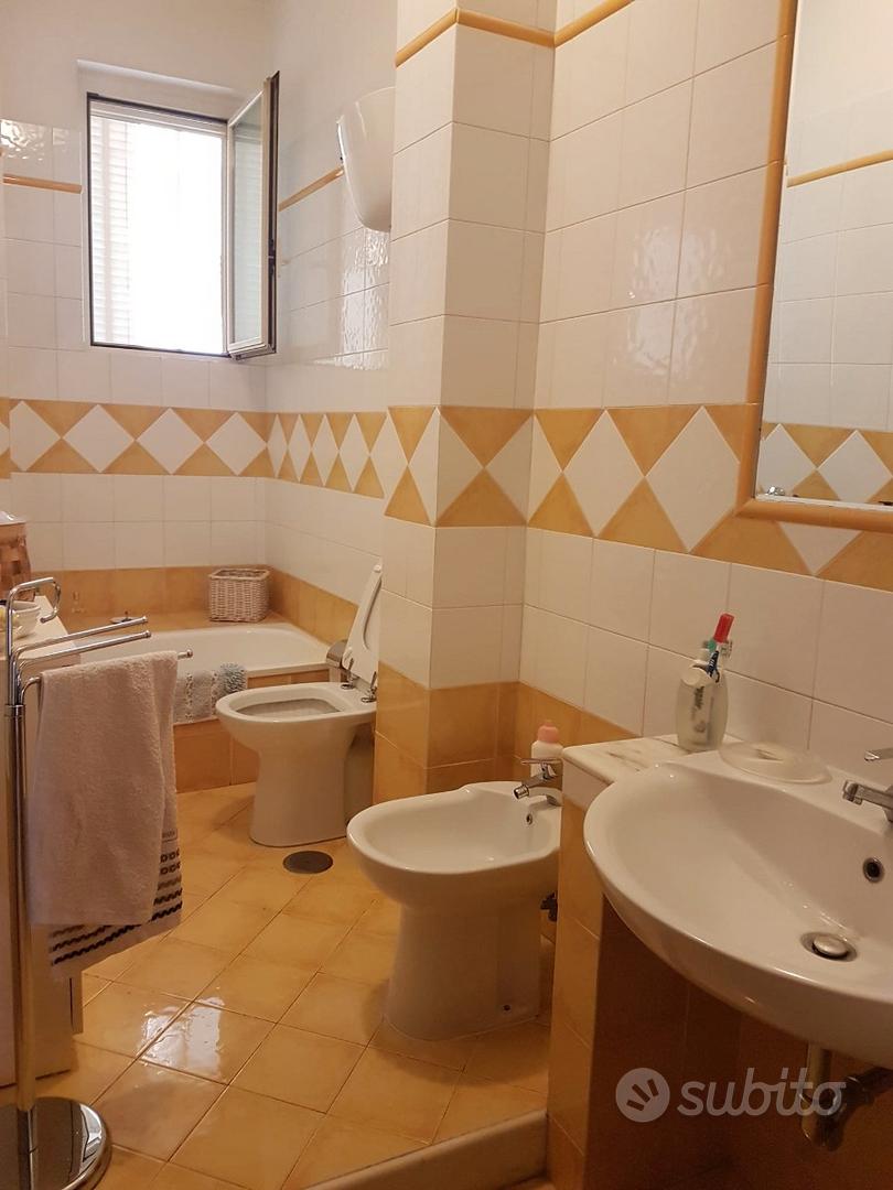 Appartamento con n. 3 stanze piazza medaglie d'oro Camere/Posti letto In affitto a Napoli