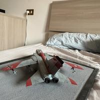 Modellino aereo fatto a mano in plastica