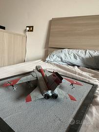 Modellino aereo fatto a mano in plastica