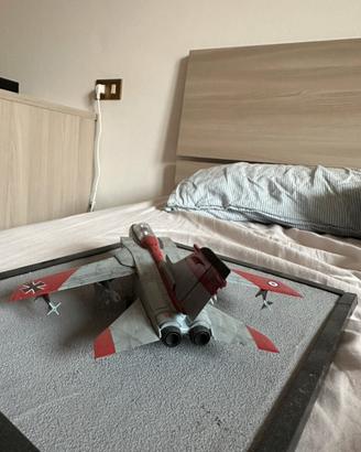 Modellino aereo fatto a mano in plastica