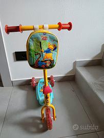 monopattino con marsupio a 15 euro