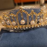 Corona dorata con perle e strass – nuova