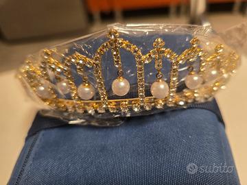 Corona dorata con perle e strass – nuova