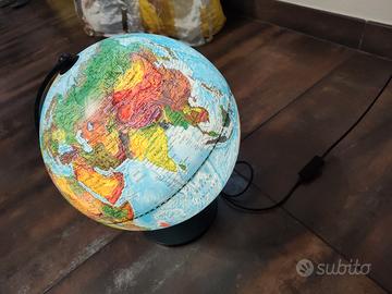 Mappamondo luminoso