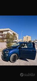 Fiat 500e elettrica la prima berlina 42 kw