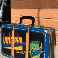 Valigetta vintage in cartone rigido, legno e metal