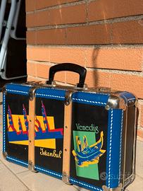 Valigetta vintage in cartone rigido, legno e metal