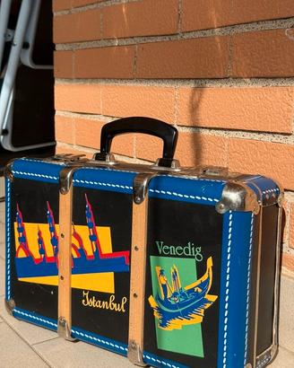 Valigetta vintage in cartone rigido, legno e metal
