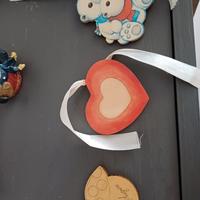 set 3 ciondoli legno thun 2€