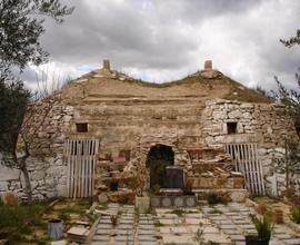 Trulli di 120 mq con terreno agricolo di 10.000 mq