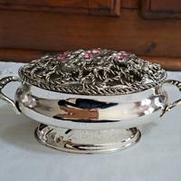 piccolo portaoggetti in peltro ricoperto in argent
